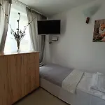 Piaskowa 44 *